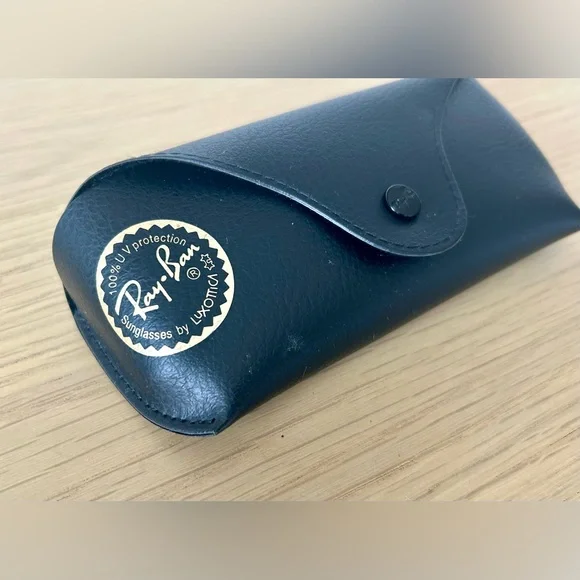 Ray-Ban Black NEW WAYFARER CLASSIC Sunglasses. - Picture 11 of 13